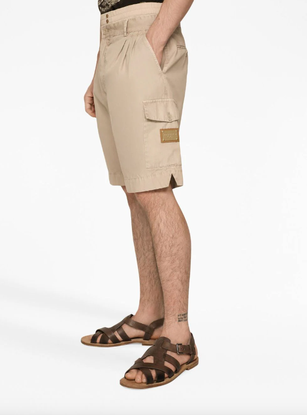 DOLCE & GABBANA
high-waisted cargo shorts